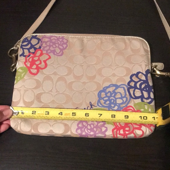 ❌SOLD❌ Coach Tablet Bag - Picture 6 of 7